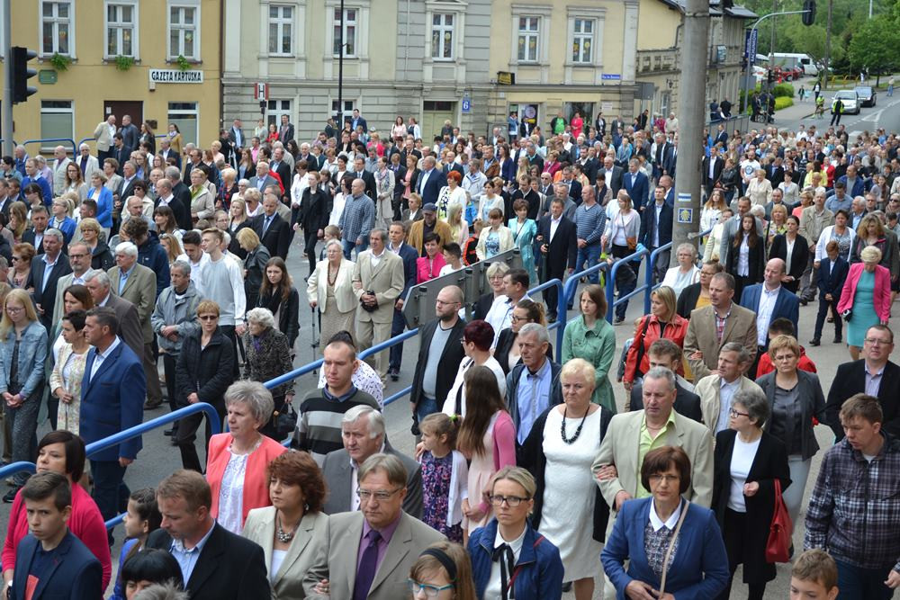 Boże Ciało. Tłumne procesje na ulicach. Tak było w Sierakowicach i Kartuzach