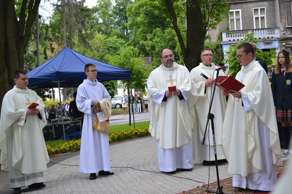 Boże Ciało. Tłumne procesje na ulicach. Tak było w Sierakowicach i Kartuzach