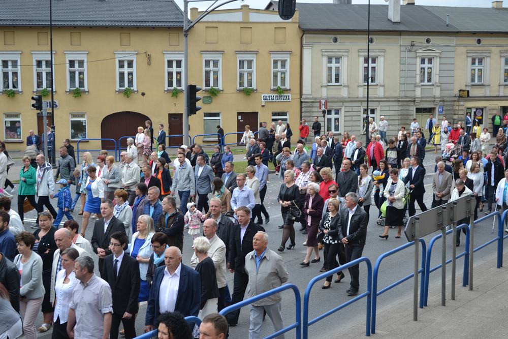 Boże Ciało. Tłumne procesje na ulicach. Tak było w Sierakowicach i Kartuzach