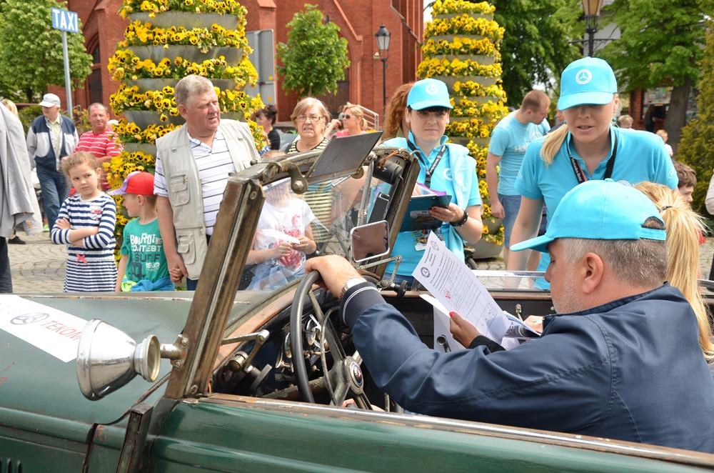 Kartuzy. Wspaniałe, zabytkowe mercedesy na Rynku