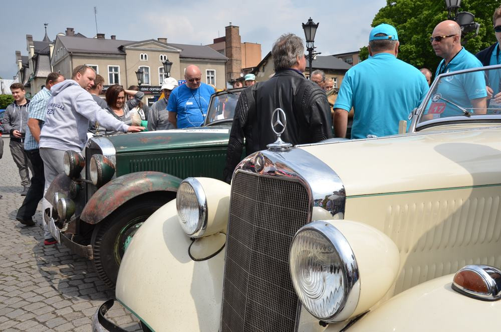 Kartuzy. Wspaniałe, zabytkowe mercedesy na Rynku