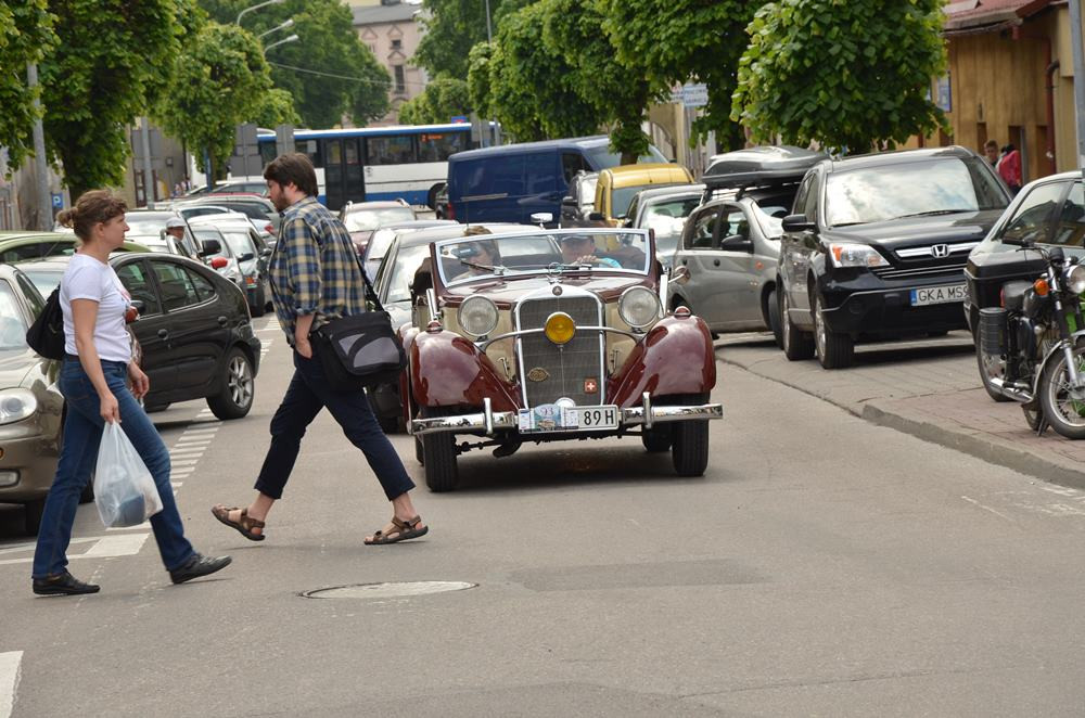Kartuzy. Wspaniałe, zabytkowe mercedesy na Rynku