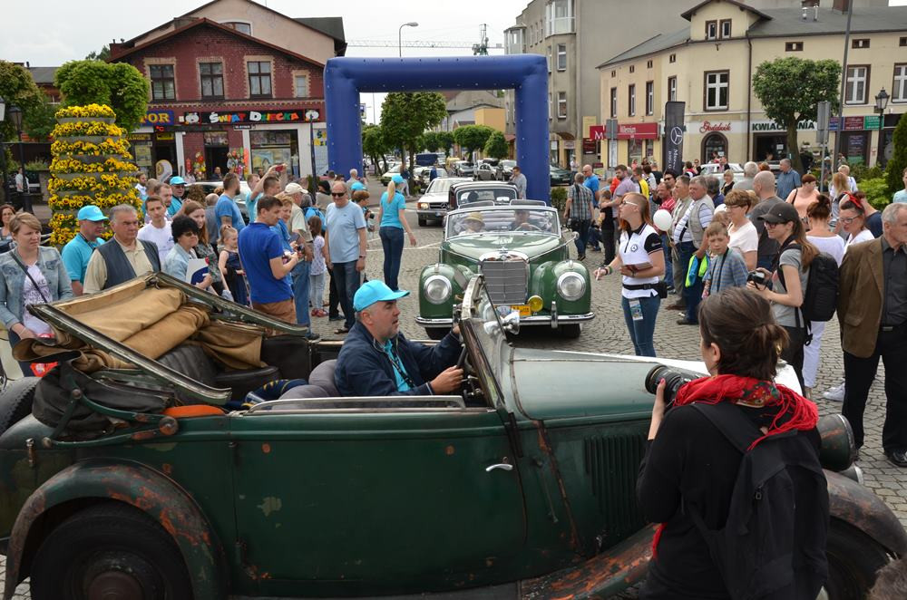 Kartuzy. Wspaniałe, zabytkowe mercedesy na Rynku