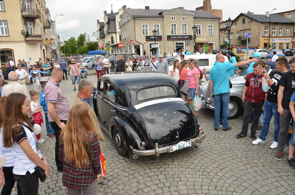 Kartuzy. Wspaniałe, zabytkowe mercedesy na Rynku