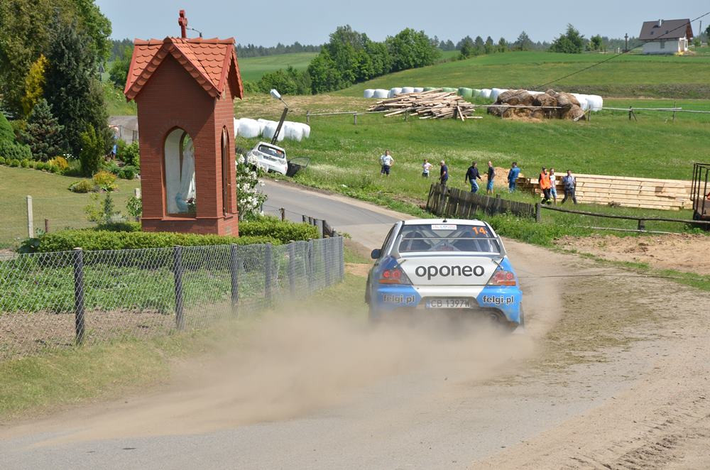 Rajd Kaszub 2016. Kierowcy ścigali się po kaszubskich szutrach