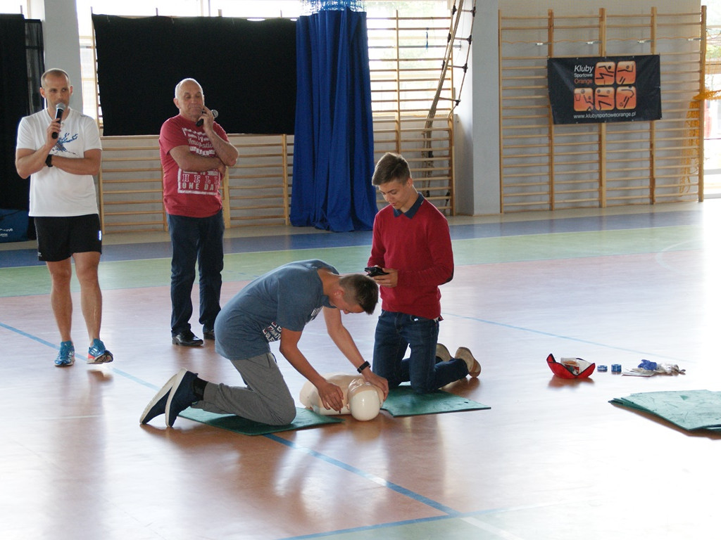 Kiełpino. Tydzień Bezpieczeństwa: spotkania z policjantami i strażakami, turniej wiedzy i warsztaty