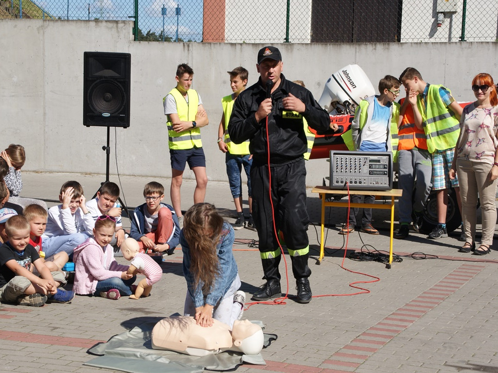 Kiełpino. Tydzień Bezpieczeństwa: spotkania z policjantami i strażakami, turniej wiedzy i warsztaty
