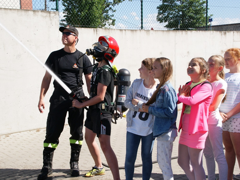 Kiełpino. Tydzień Bezpieczeństwa: spotkania z policjantami i strażakami, turniej wiedzy i warsztaty