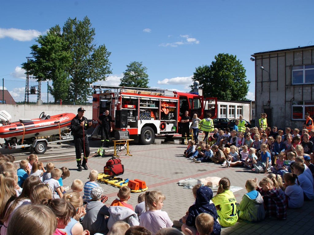 Kiełpino. Tydzień Bezpieczeństwa: spotkania z policjantami i strażakami, turniej wiedzy i warsztaty