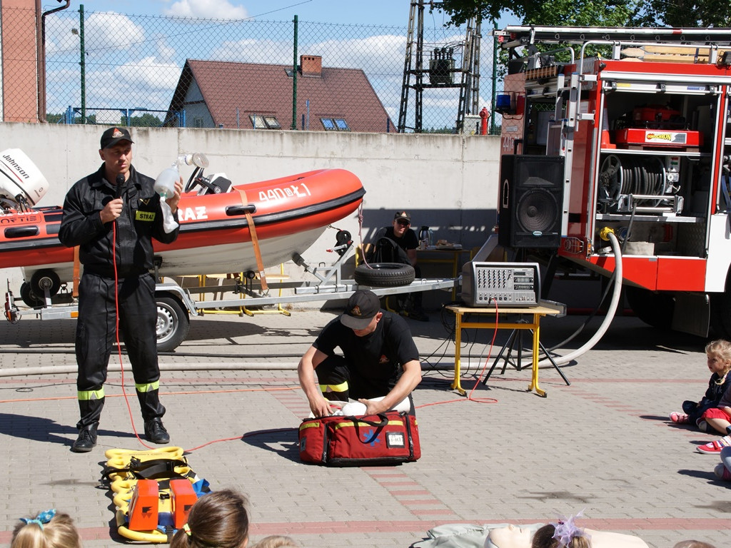 Kiełpino. Tydzień Bezpieczeństwa: spotkania z policjantami i strażakami, turniej wiedzy i warsztaty