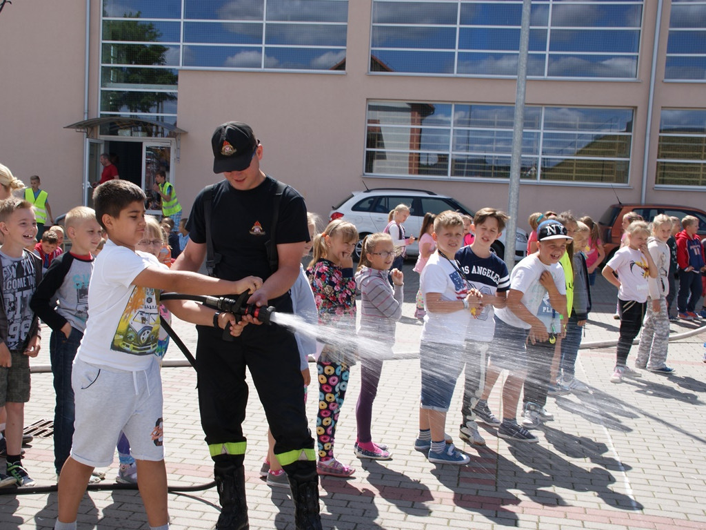 Kiełpino. Tydzień Bezpieczeństwa: spotkania z policjantami i strażakami, turniej wiedzy i warsztaty