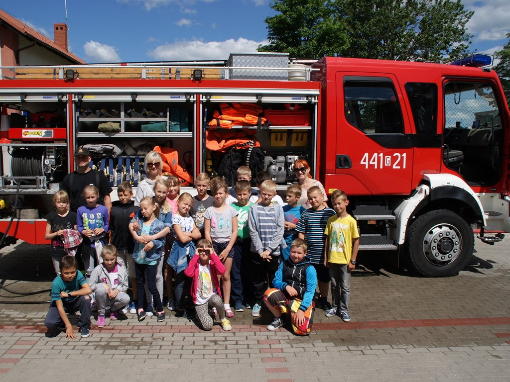 Kiełpino. Tydzień Bezpieczeństwa: spotkania z policjantami i strażakami, turniej wiedzy i warsztaty