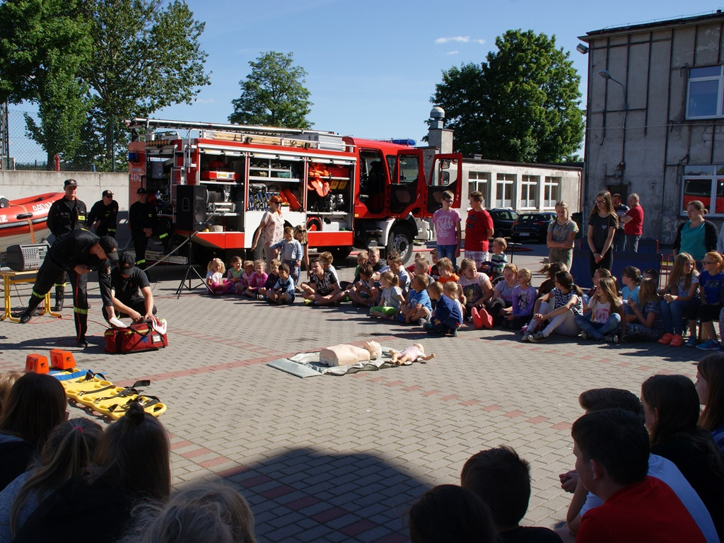 Kiełpino. Tydzień Bezpieczeństwa: spotkania z policjantami i strażakami, turniej wiedzy i warsztaty
