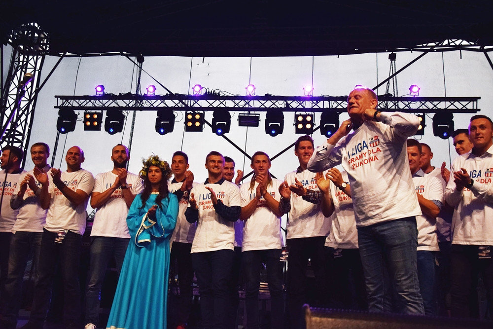 Żukowo. Szczypiorniści świętowali awans do I ligi. Gratulowano drużynie, dziękowano kibicom