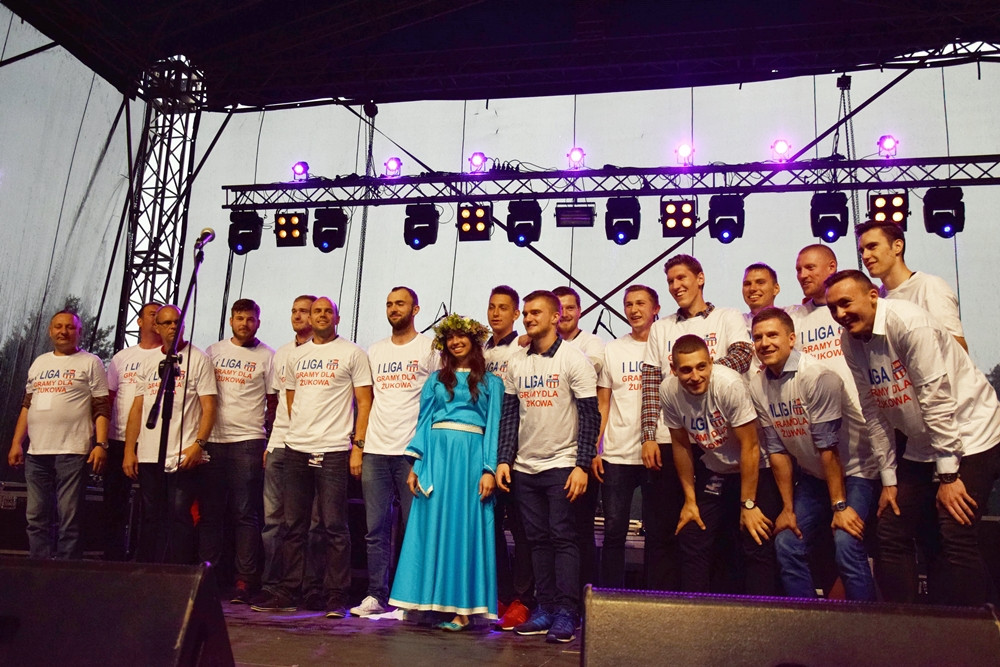 Żukowo. Szczypiorniści świętowali awans do I ligi. Gratulowano drużynie, dziękowano kibicom