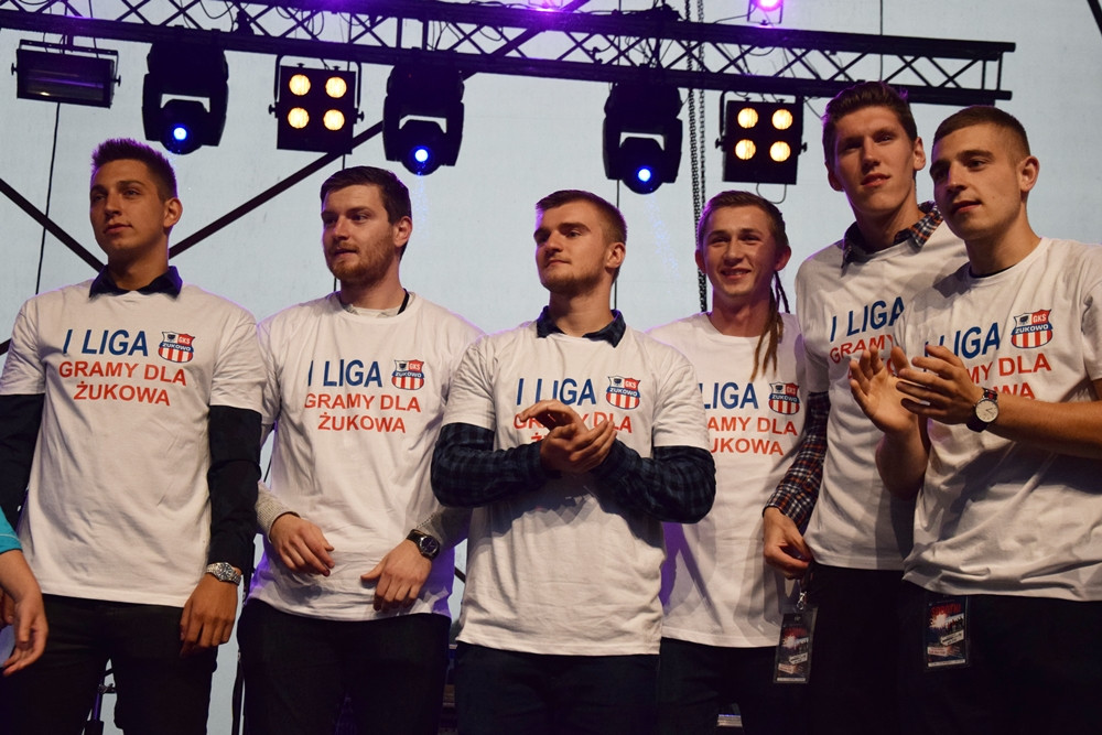 Żukowo. Szczypiorniści świętowali awans do I ligi. Gratulowano drużynie, dziękowano kibicom