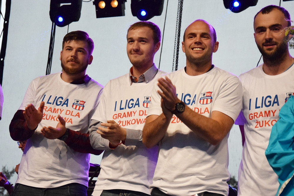 Żukowo. Szczypiorniści świętowali awans do I ligi. Gratulowano drużynie, dziękowano kibicom