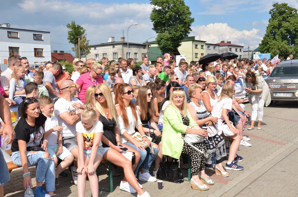Sierakowice. Widowiskowe zawody siłaczy. Sędziował sam Mariusz Pudzianowski