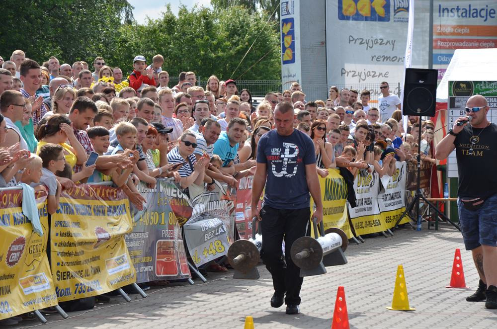 Sierakowice. Widowiskowe zawody siłaczy. Sędziował sam Mariusz Pudzianowski
