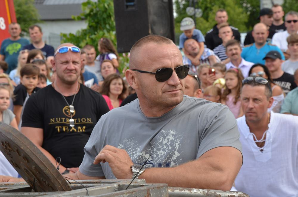 Sierakowice. Widowiskowe zawody siłaczy. Sędziował sam Mariusz Pudzianowski