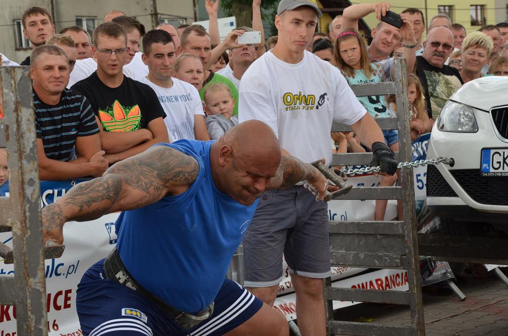 Sierakowice. Widowiskowe zawody siłaczy. Sędziował sam Mariusz Pudzianowski