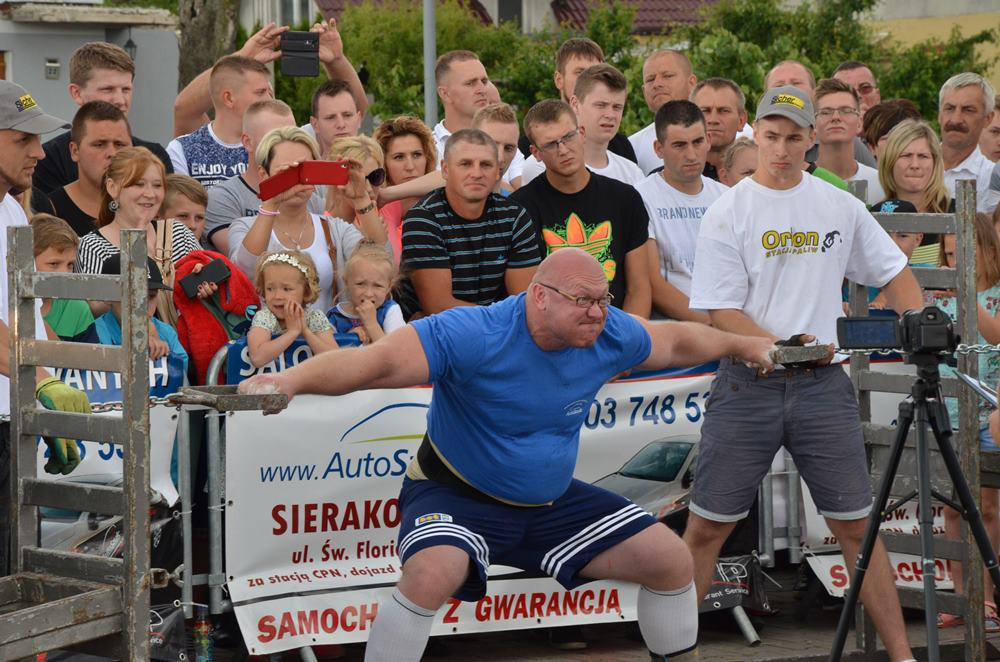 Sierakowice. Widowiskowe zawody siłaczy. Sędziował sam Mariusz Pudzianowski