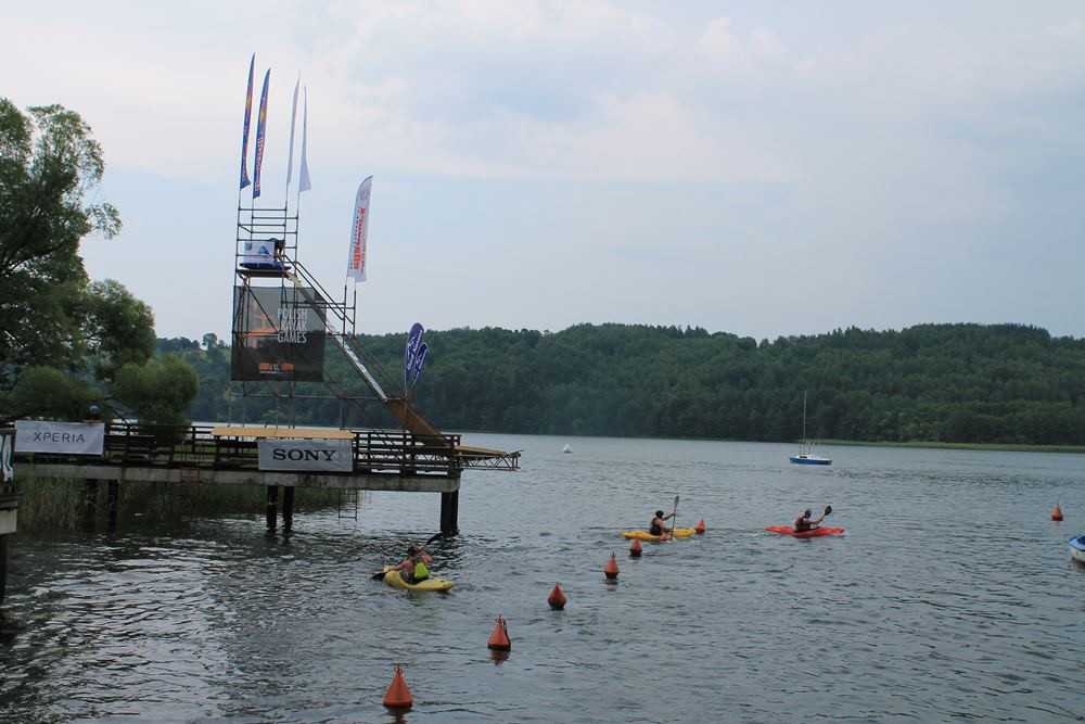 Podczas Truskawkobrania rywalizują żeglarze i kajakarze