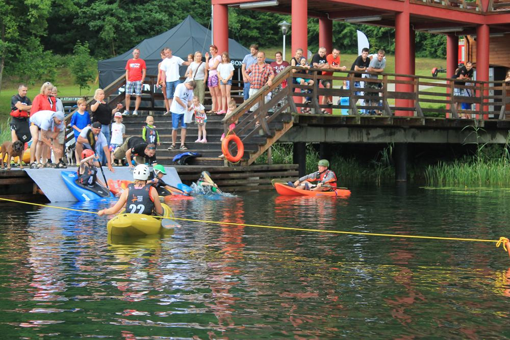 Podczas Truskawkobrania rywalizują żeglarze i kajakarze