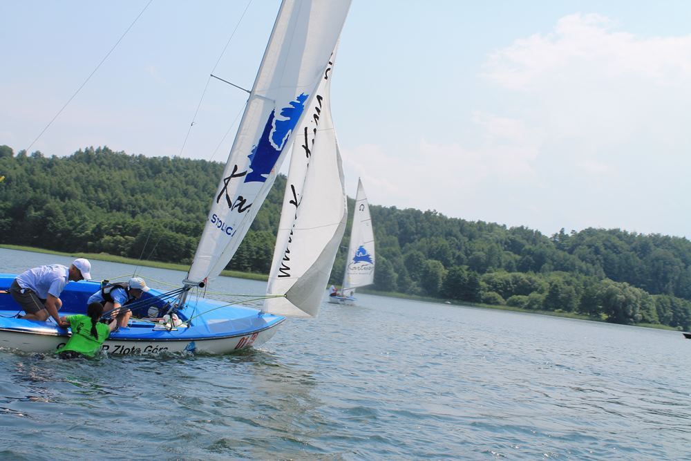 Podczas Truskawkobrania rywalizują żeglarze i kajakarze