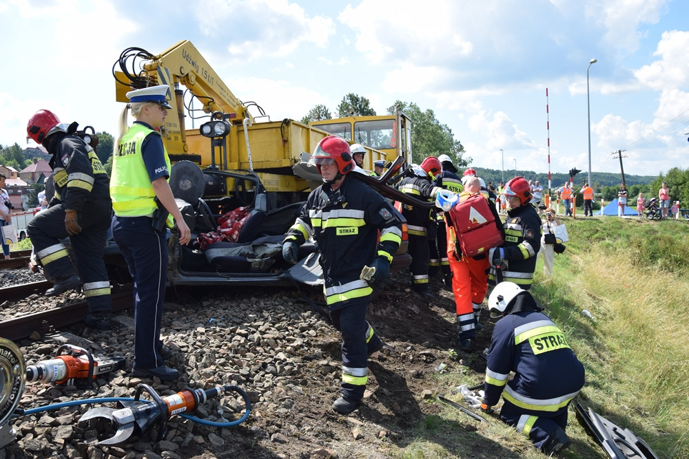 Somonino. Drezyna uderzyła w samochód - symulacją tego wypadku ruszyła kampania 
