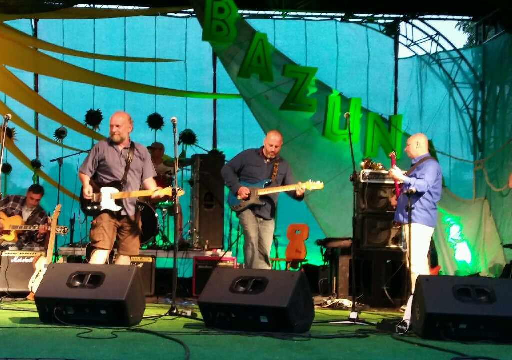 Sulęczyno rozbrzmiewa dźwiękami gitar i poezji śpiewanej. Drugi dzień przeglądu 