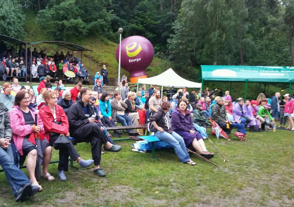 Sulęczyno rozbrzmiewa dźwiękami gitar i poezji śpiewanej. Drugi dzień przeglądu 