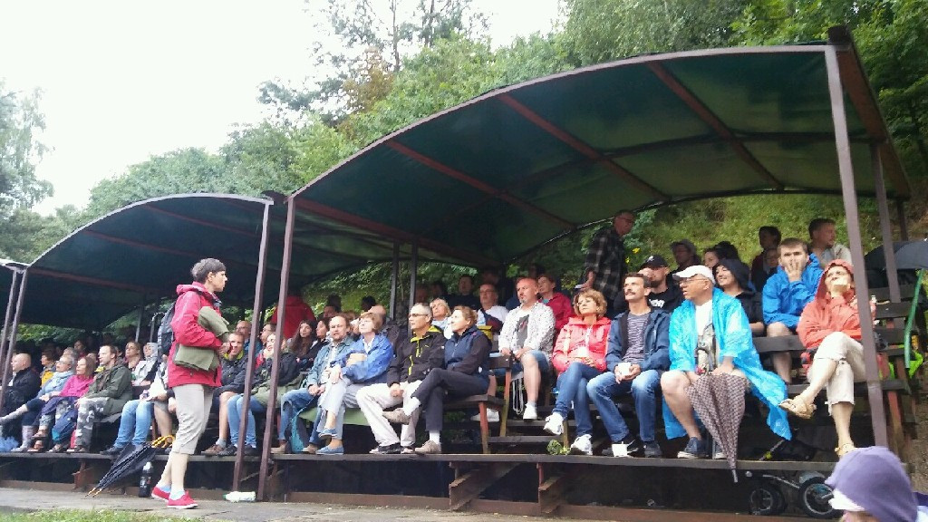 Sulęczyno rozbrzmiewa dźwiękami gitar i poezji śpiewanej. Drugi dzień przeglądu 