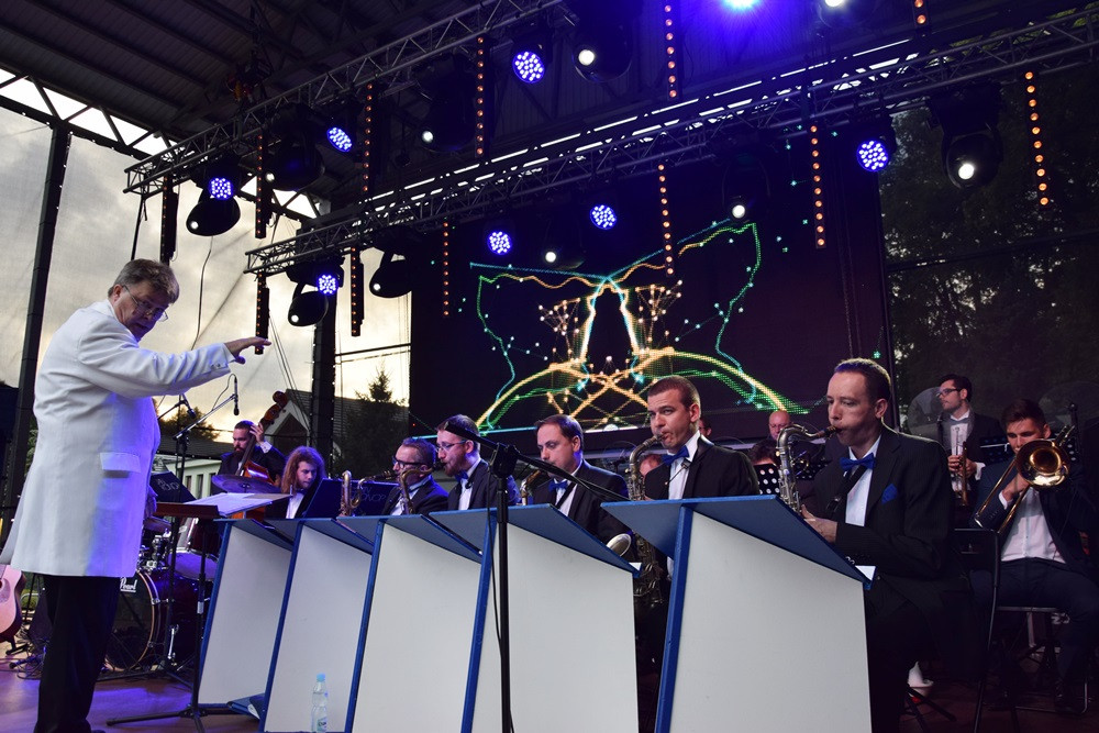 Kartuzy. Dni Powiatu Kartuskiego. Wystąpili Ania Dąbrowska i Jan Konop Big Band