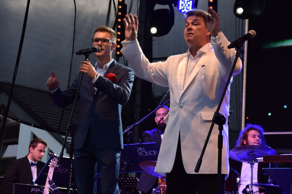 Kartuzy. Dni Powiatu Kartuskiego. Wystąpili Ania Dąbrowska i Jan Konop Big Band