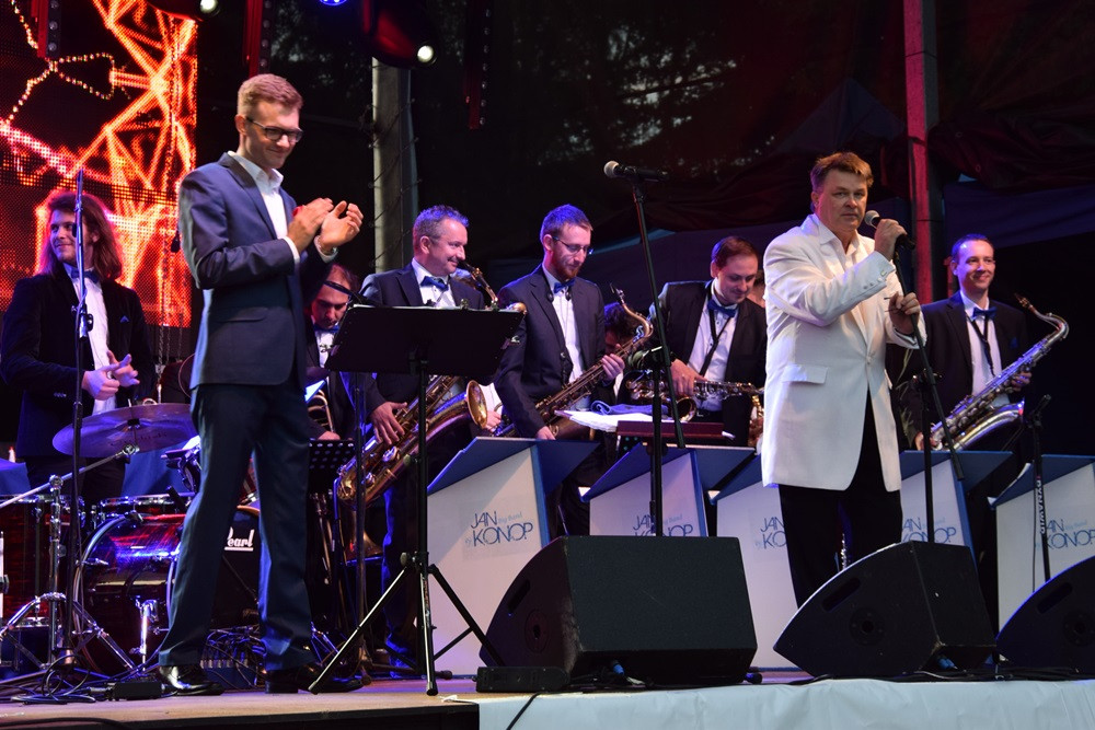 Kartuzy. Dni Powiatu Kartuskiego. Wystąpili Ania Dąbrowska i Jan Konop Big Band