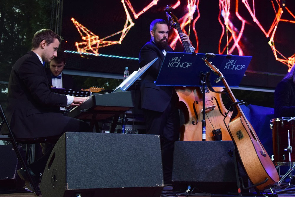 Kartuzy. Dni Powiatu Kartuskiego. Wystąpili Ania Dąbrowska i Jan Konop Big Band