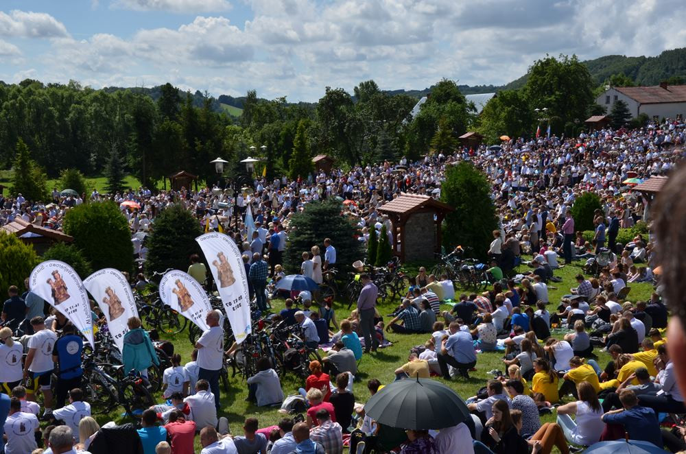 Sianowo. Tysiące wiernych u stóp Matki Boskiej Królowej Kaszub