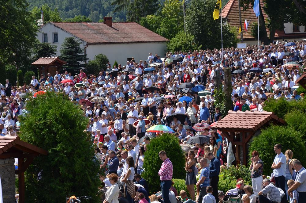 Sianowo. Tysiące wiernych u stóp Matki Boskiej Królowej Kaszub