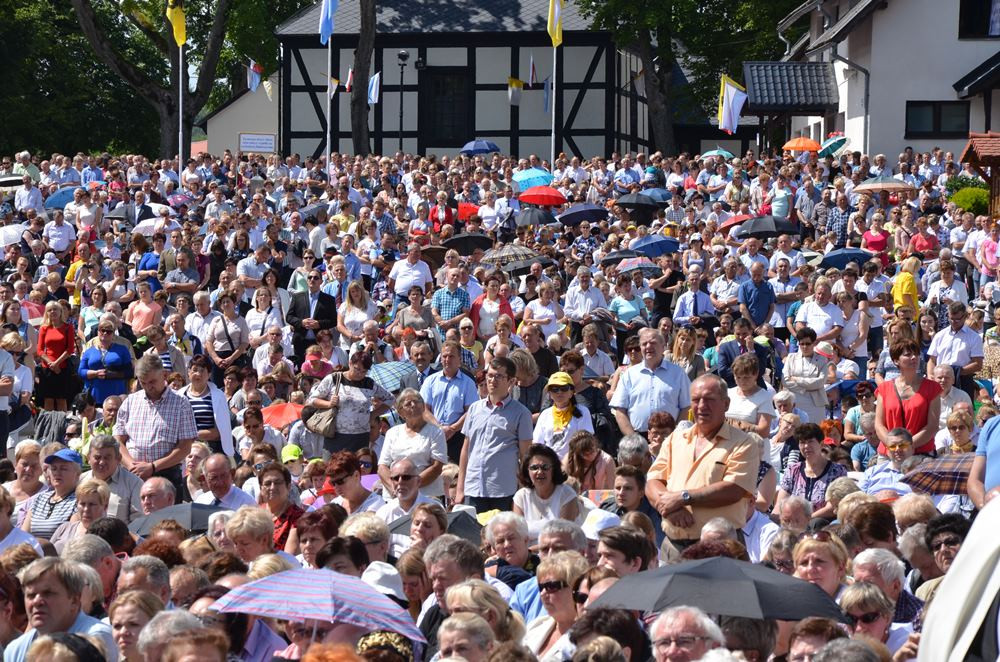 Sianowo. Tysiące wiernych u stóp Matki Boskiej Królowej Kaszub