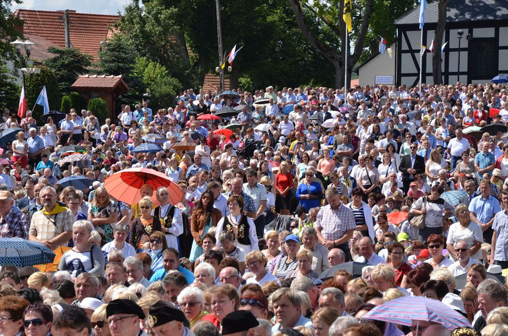 Sianowo. Tysiące wiernych u stóp Matki Boskiej Królowej Kaszub