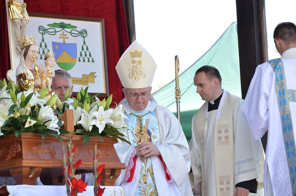 Sianowo. Tysiące wiernych u stóp Matki Boskiej Królowej Kaszub
