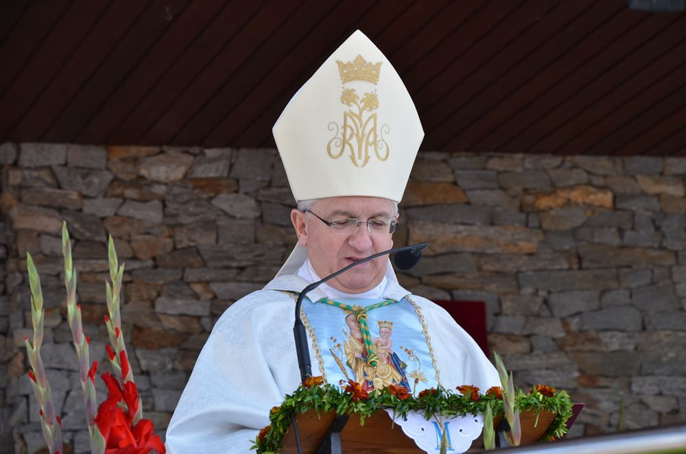 Sianowo. Tysiące wiernych u stóp Matki Boskiej Królowej Kaszub