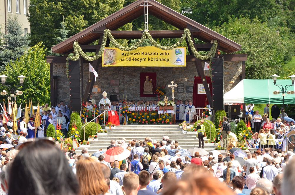 Sianowo. Tysiące wiernych u stóp Matki Boskiej Królowej Kaszub
