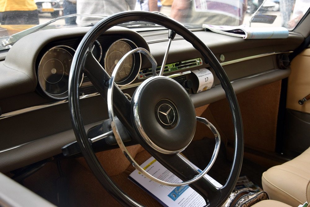 Kartuzy. Perełki motoryzacji lśniły w Parku Solidarności