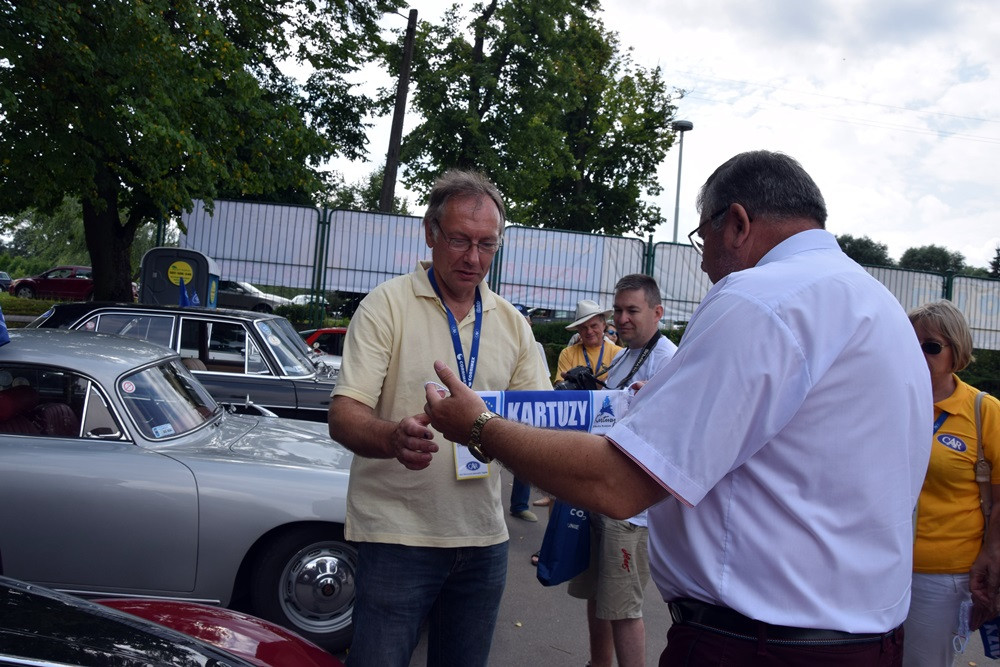 Kartuzy. Perełki motoryzacji lśniły w Parku Solidarności
