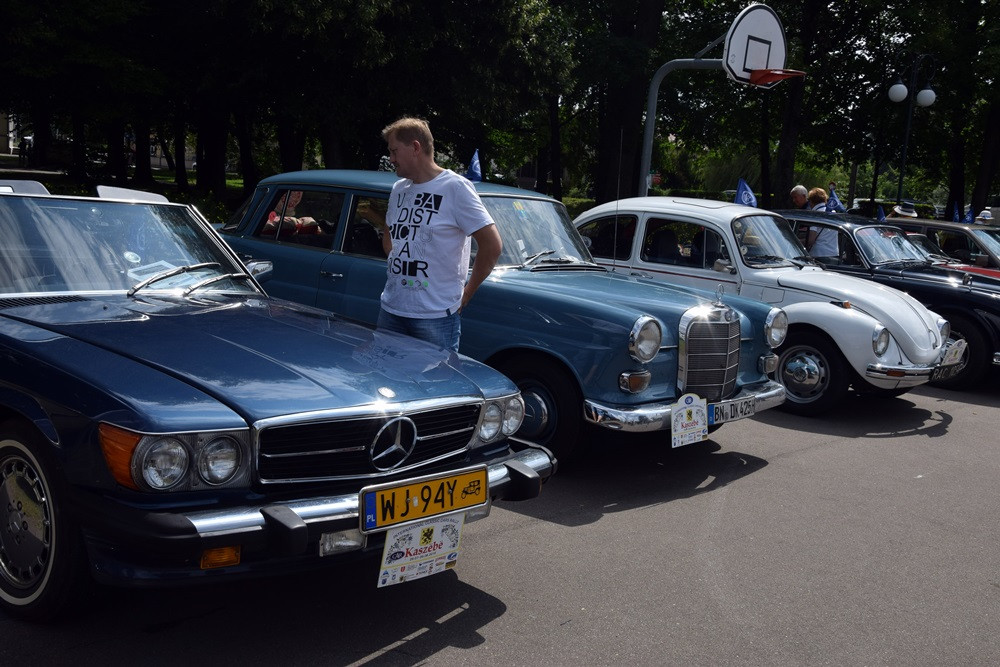 Kartuzy. Perełki motoryzacji lśniły w Parku Solidarności