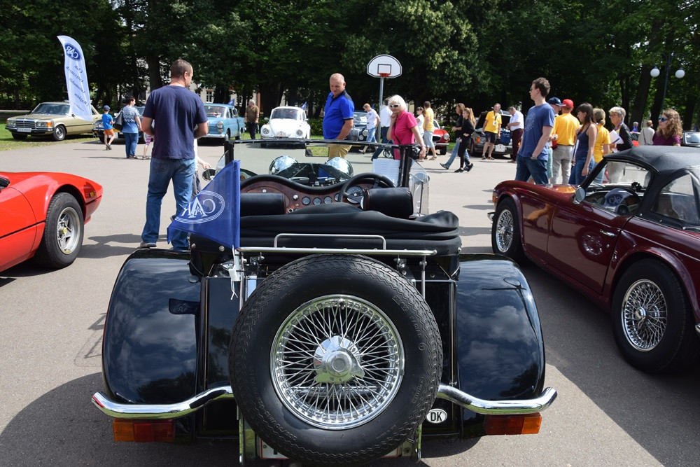 Kartuzy. Perełki motoryzacji lśniły w Parku Solidarności