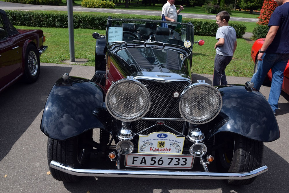 Kartuzy. Perełki motoryzacji lśniły w Parku Solidarności