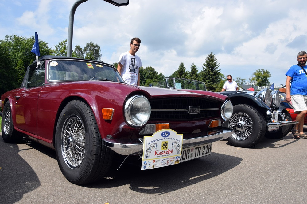 Kartuzy. Perełki motoryzacji lśniły w Parku Solidarności